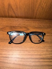 Occhiali classici semplici da